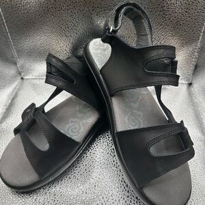 Propet Womens Sling Back Strappy Sandals  Low Heel 1 inch - Black size 5